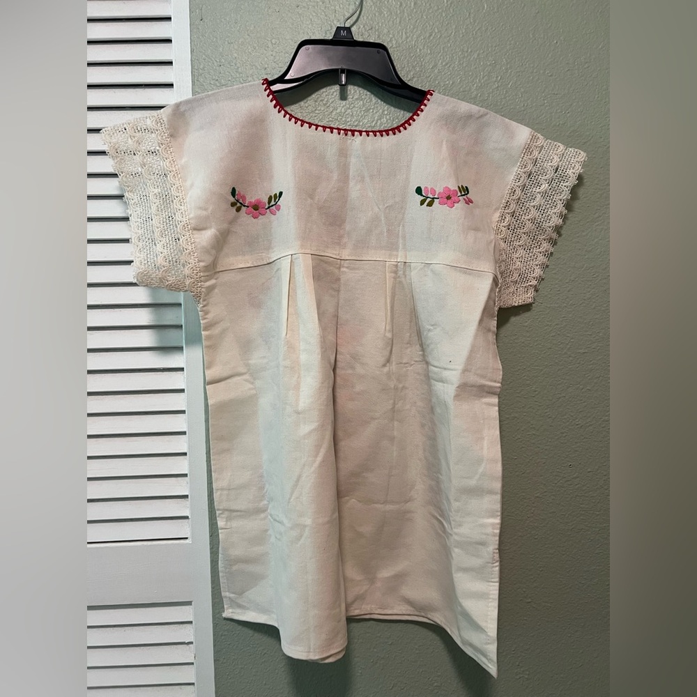 Colorful Embroidered Blouse - Picture 2 of 2